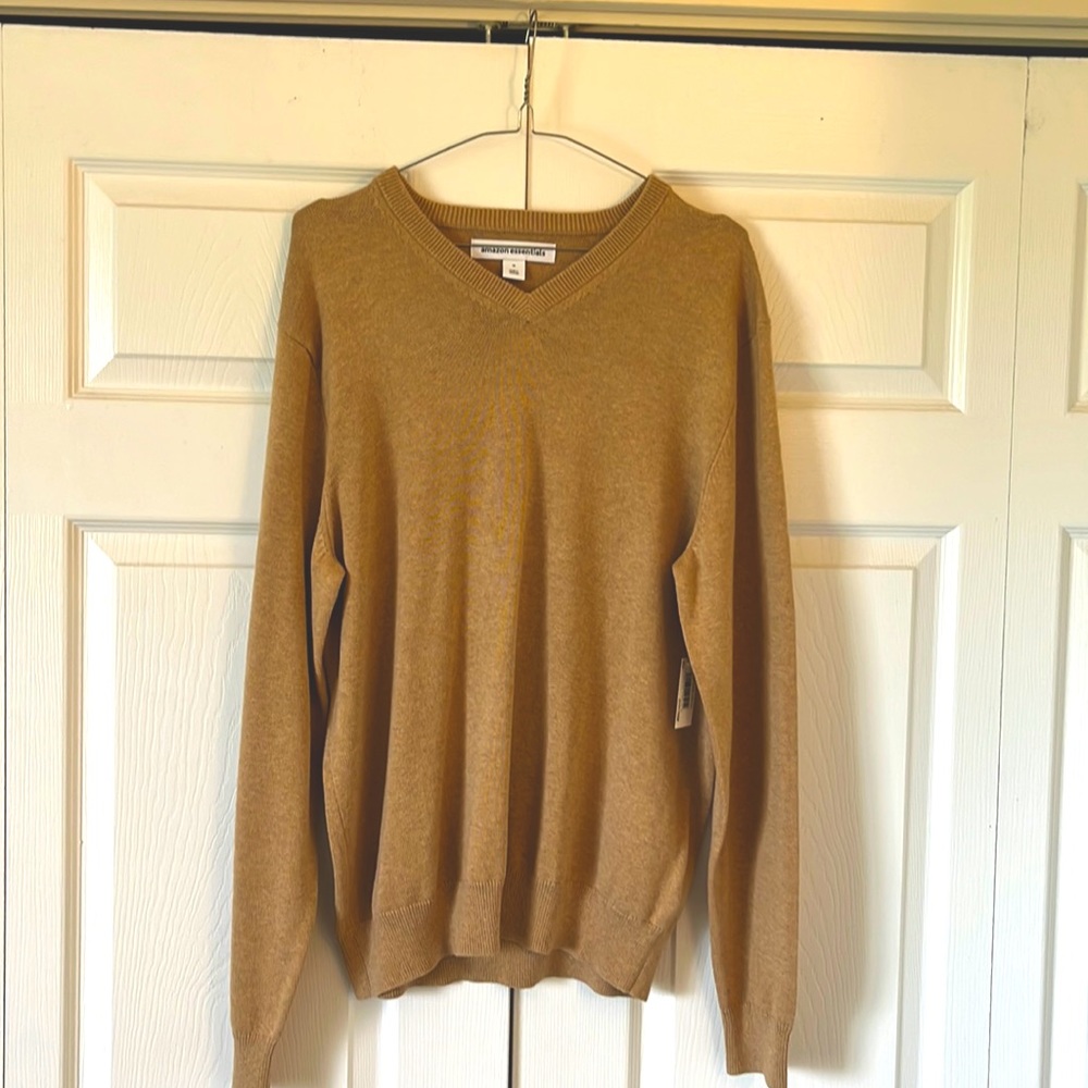 Brand new Men Amazon essentials V neck sweater